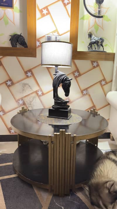 Round centre table