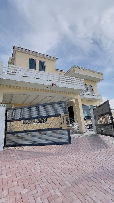 1 Kanal Triple Storey House For Rent