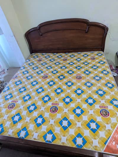 king size bed with side table