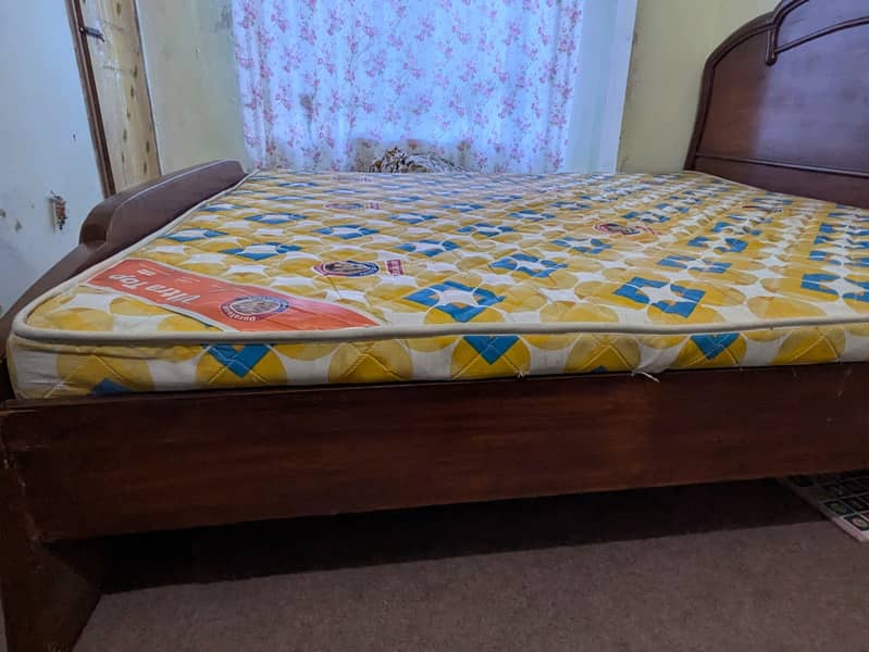 king size bed with side table 2