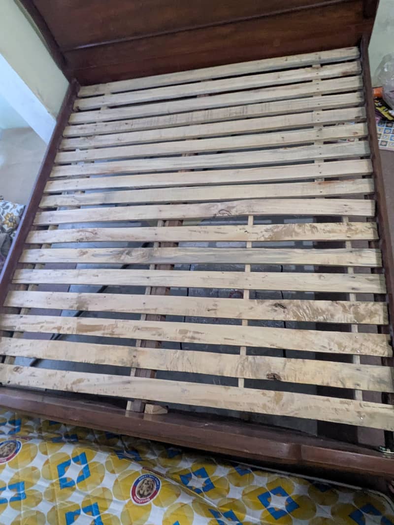 king size bed with side table 3