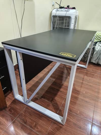 Modern Office / Computer Table – Solid & Spacious – Like New