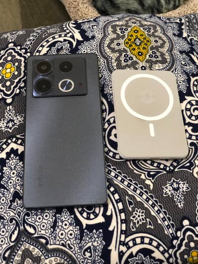 Infinix note 40 ,  8+8 ram 256 gb