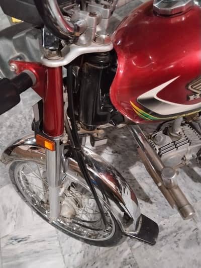 Al ok bike new Candsion all ok koi kam nai hony wala