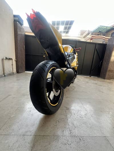 BMW S1000RR Look – Honda CBR 400cc Engine | Unique Custom Build