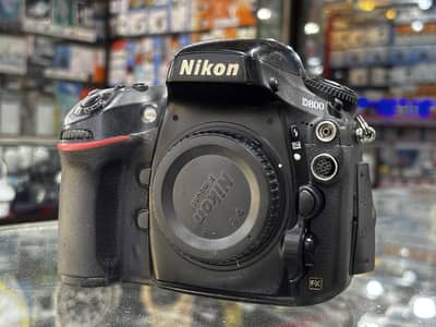 Nikon D800 Fullframe body - complete accessories