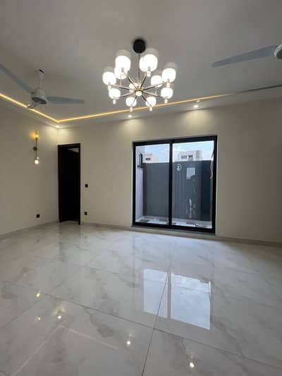 Al-Kabir Town - Phase 2 House For rent Sized 5 Marla