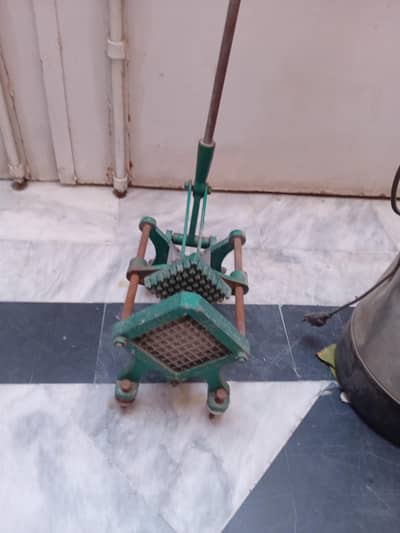 FRIES CUTTIN MACHINE