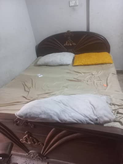 used bed.  2 sofa 3 seater. 3 seprate sofa chairs. 1 almari