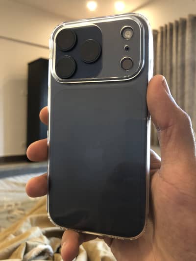 iPhone 17 pro 256gb jv with box 4 months used