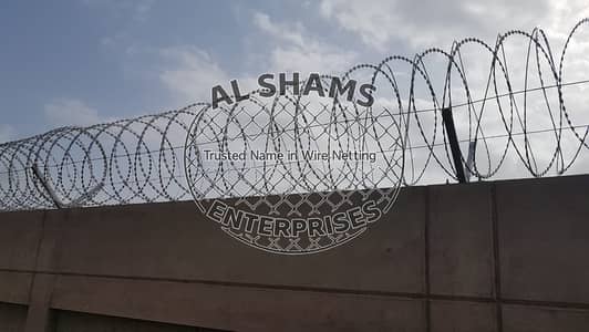 Chain link mesh/ Barbed wire/ Razor wire/ Weld mesh/ Hesco bags