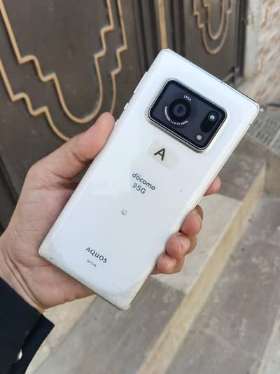 Aquos R6 Gaming king