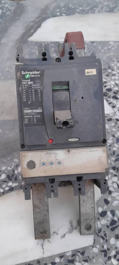 1x. NSX400N circuit breaker (MCCB).   2x. NSX 250F