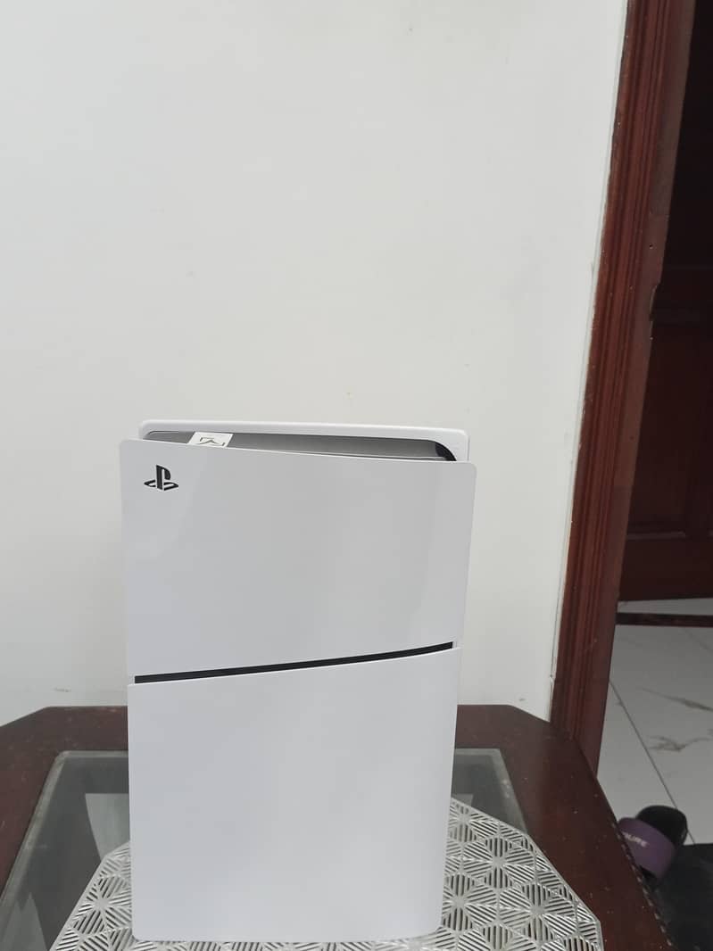 Playstation 5 (uae version) console  disc version with controller 1