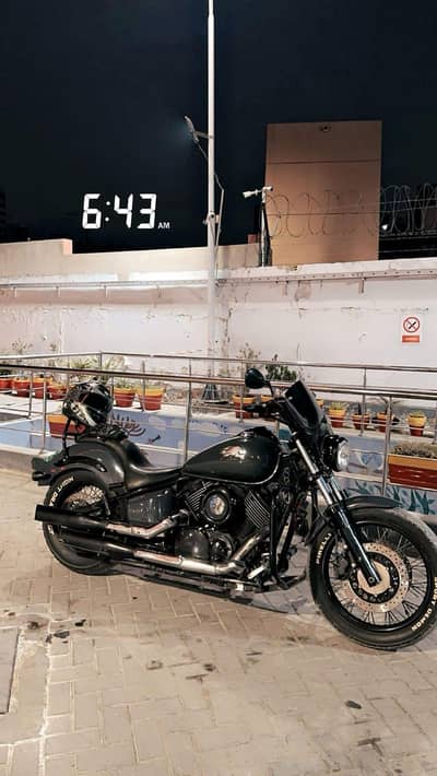 Yamaha V-star 1100 custom