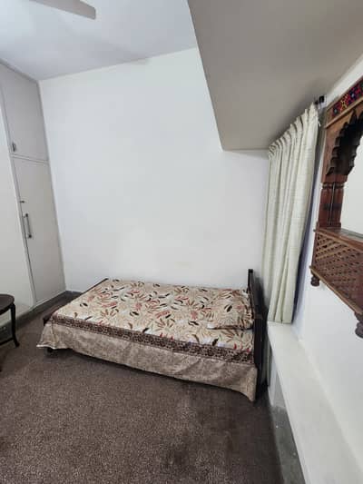 Furnish room available in F10/4 For Single male