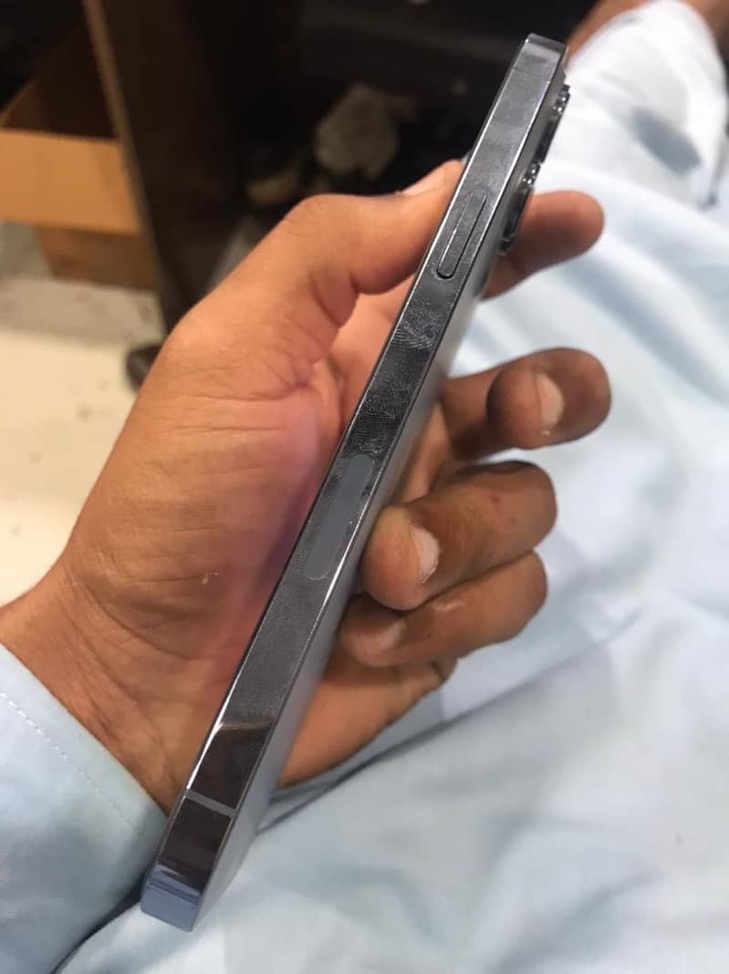 iPhone 13 Pro Max 1