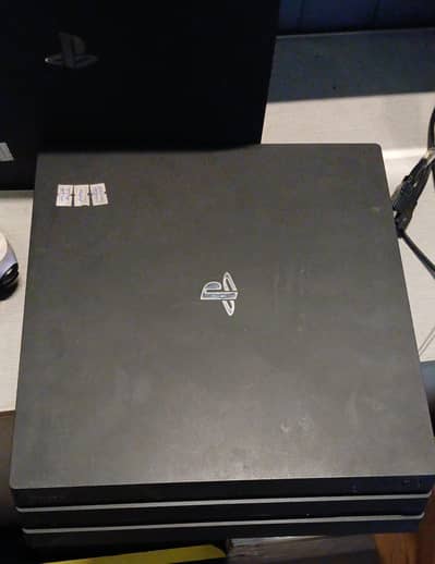 PLAYSTATION 4 + 6 CONTROLLERS+ 4 TO 5 GAMES