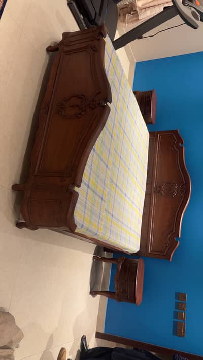 Handcrafted 100% Pure Sheesham Masterpiece