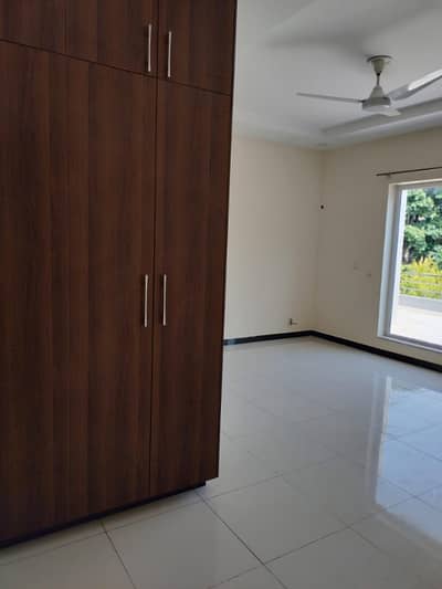 I-8 Near kachnar Park Fully Renovated Tile Flooring Upper Portion With Servant Quarter Available For Rent