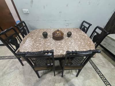 dinning table in good condition with 6 chairs. table and chair in wood