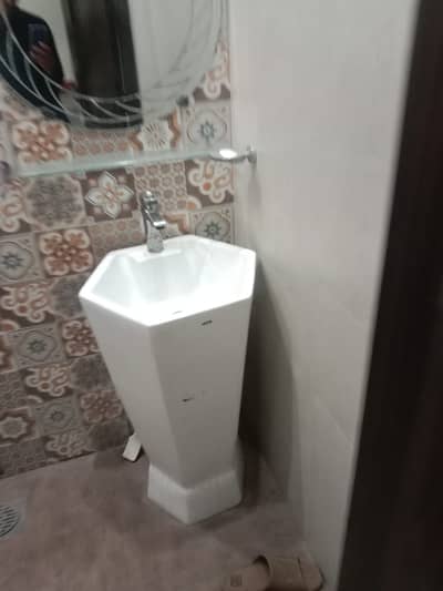 8 MARLA UPPER PORTION OF RENT IN MILITARY ACCOUNT COLLEGE ROAD LAHORE