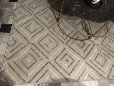 Selling this beautiful rug 6month used only original price was 37k