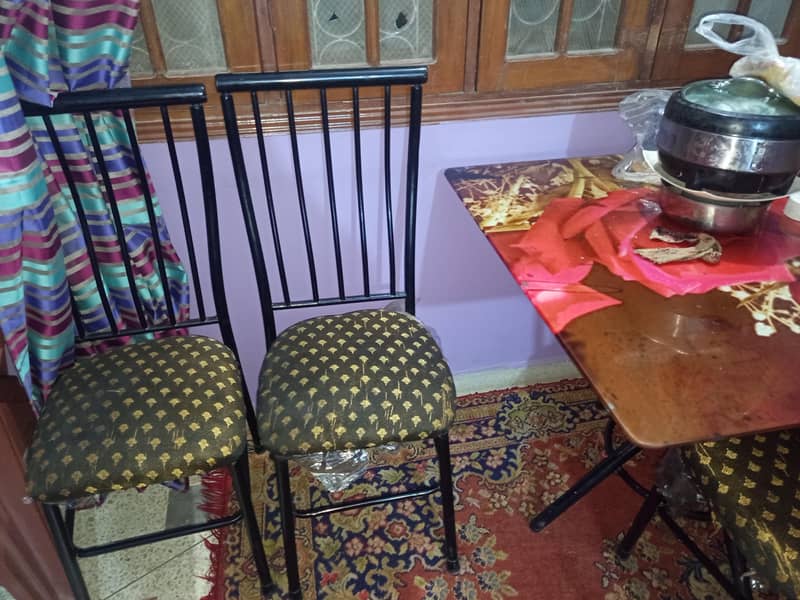 5 seater dining table 0