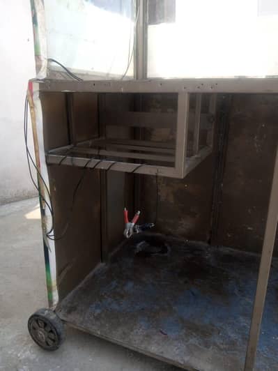 burger &shorma counter