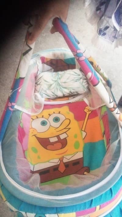 10/10 condition mein hai 2 mant  se ek sal 01l ke  bacche ke liye