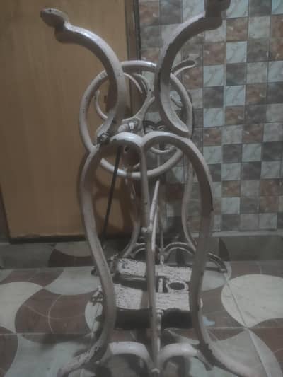 siwing machine stand or motor
