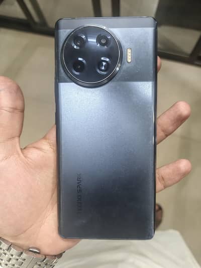 tecno  Spark 20 pro+ 8/256
