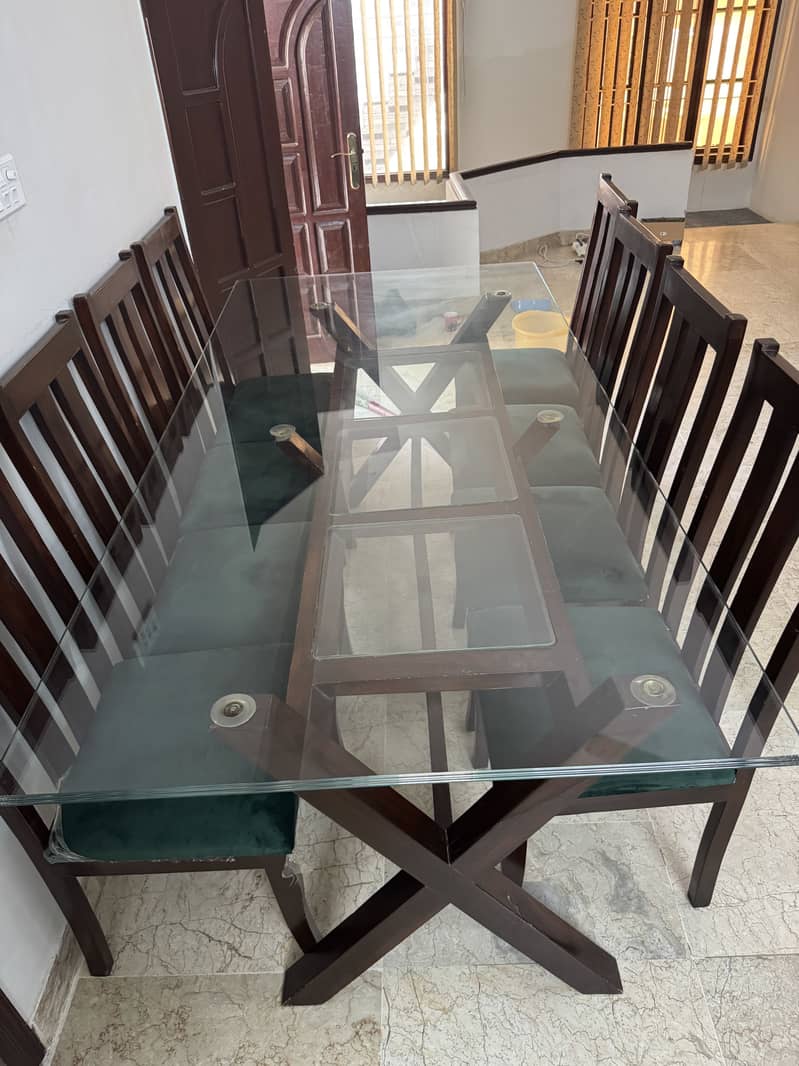 Eight chaired table 0