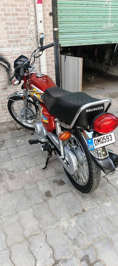 paka 25 model 686km sirf use isb no location kallar syedan