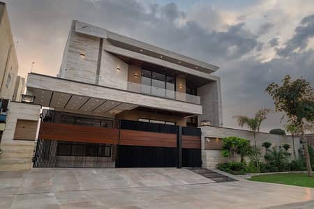 100% ORIGNAL KANAL EYE CATCHING SUPERB LUXURY BUNGALOW FOR SALE ON TOP LOCATION