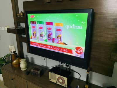 Panasonic lcd tv 44 inches excellent condition.