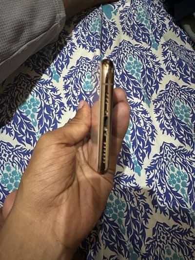 iPhone XS golden colour 256GB 10 by 10