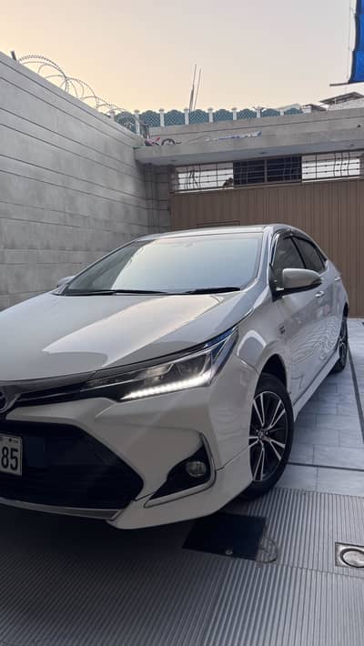 Toyota Altis Grande 1.8 Black Interior