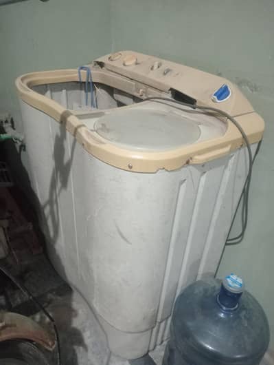 واشنگ مشین کی موٹر خراب ہے اور سپنر بالکل اوکے ہے کسی نے لینی ہے تو را