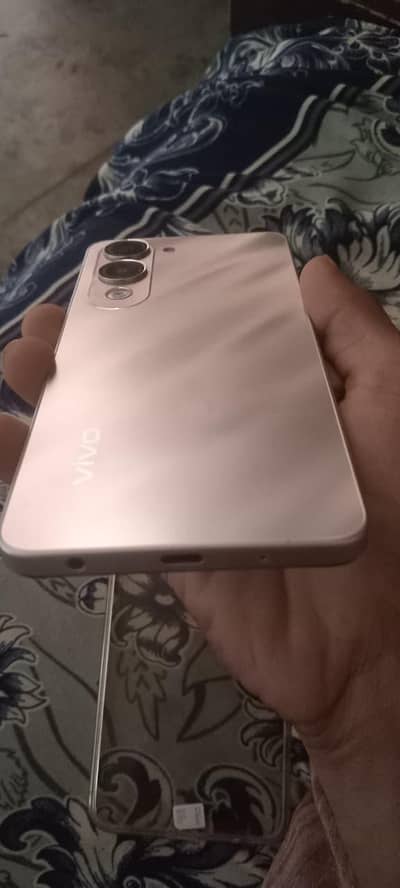 only 1 month use ha aur charger back pouch glass front original