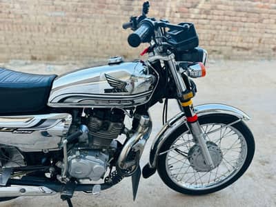 Urgent Sale CG. 125 self start special edition good condition