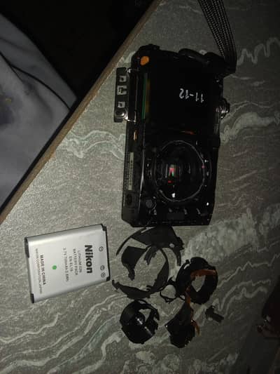 camra ka lance karab hain baki pora camra ok hain LCD ok hain