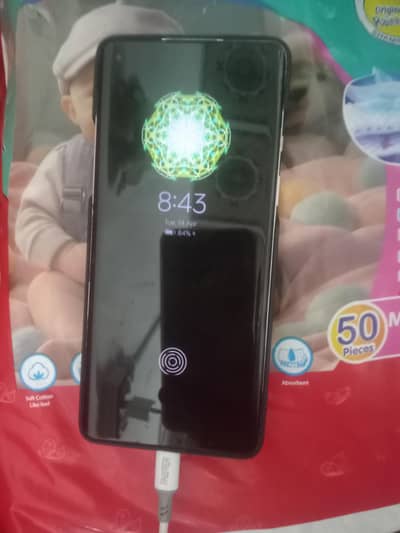 OnePlus 8 pta approf ha sarf back crack ha back par paper lag ha