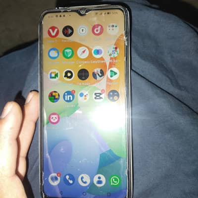 boht he acha phone Hy iska panel tuta hy lickin touch. Kam Kar rha hy