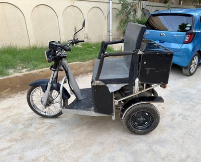 Automatic 3 Wheeler Motor Bike.