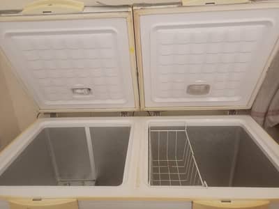 waves deep freezer double door all okay no open no repair
