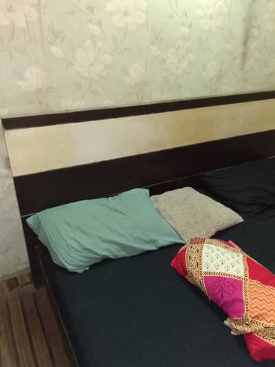 king size bed with 2 side tables