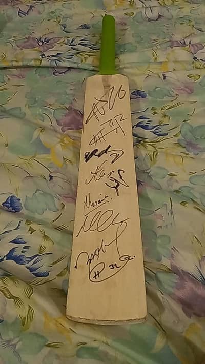 Cricket sign bat