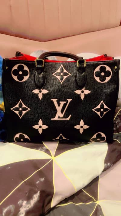 Louis vuitton looks like new