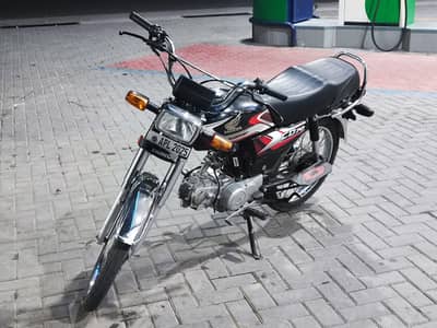 Honda CD 70cc  new bike number lagni wala h urgent sell bio available